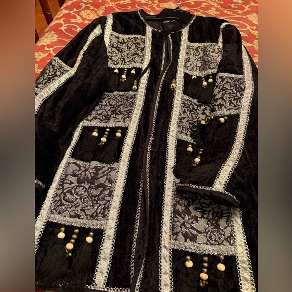 ⭐️Elegant Black and Gray Embroidered Jacket⭐️